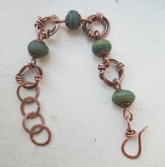 Handcrafted copper wire and ceramic bead bracelet - Picture 3 of 6